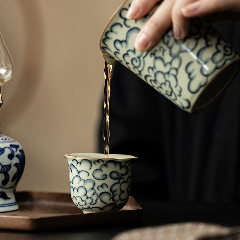 Cốc trà gốm sứ Ru Kiln kiểu Trung Quốc cốc miệng hoa Xiangyun cốc cá nhân gia dụng cốc trà nhỏ cốc uống trà có thể mở lát