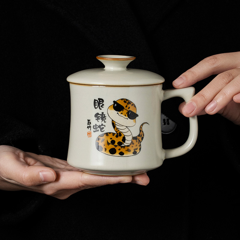 Cốc rắn hổ mang sáng tạo Ruyao cốc trà văn phòng có nắp cốc nước cá nhân gốm sứ gia dụng