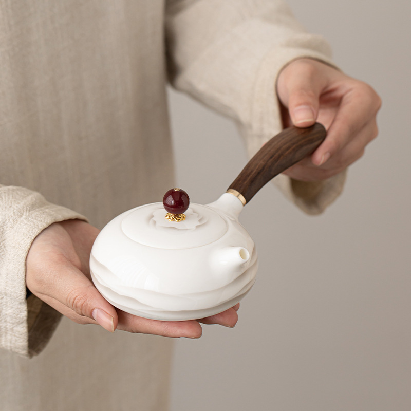 Ấm trà đơn giản sơn thủy sứ trắng ấm trà gốm sứ bên tay cầm ấm pha trà lọc cỡ lớn gia dụng ấm đơn dụng cụ pha trà Kung Fu