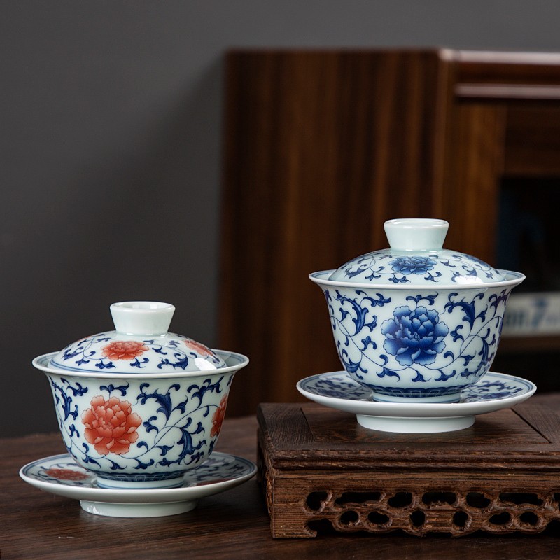 Jingdezhen màu xanh và trắng có nắp, bát pha trà màu tráng men, bát pha trà tám kho báu, hoa sen, bộ trà ba món, bộ ba món