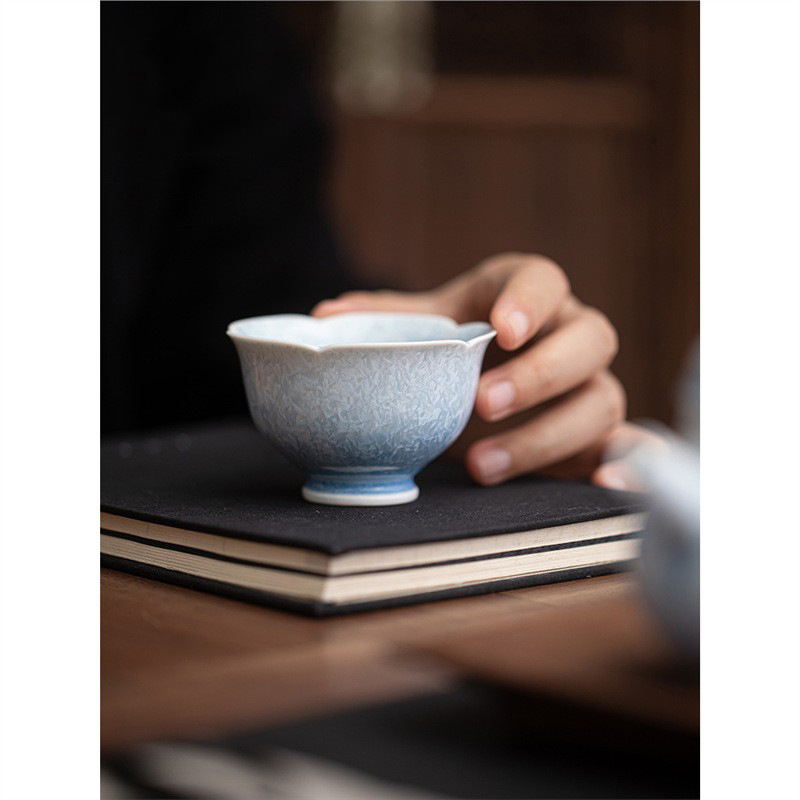 Cốc chủ nhân tráng men pha lê có giá trị cao, cốc cánh hoa gốm sứ, bộ trà Kung Fu, cốc trà sang trọng nhẹ, bán buôn quà lưu niệm