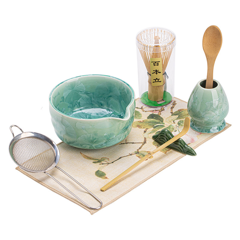 Bộ bốn món đồ dùng pha trà bằng gốm sứ matcha hoa băng với men nung trong lò, bát trà và dụng cụ đánh trà trong lễ trà thời nhà Tống.