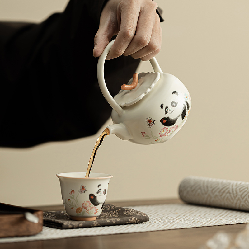 Ấm trà kiểu Trung Quốc dung tích lớn Ấm trà kiểu Trung Quốc có công suất lớn Ấm trà hình bướm gấu trúc bộ trà Kung Fu gốm sứ