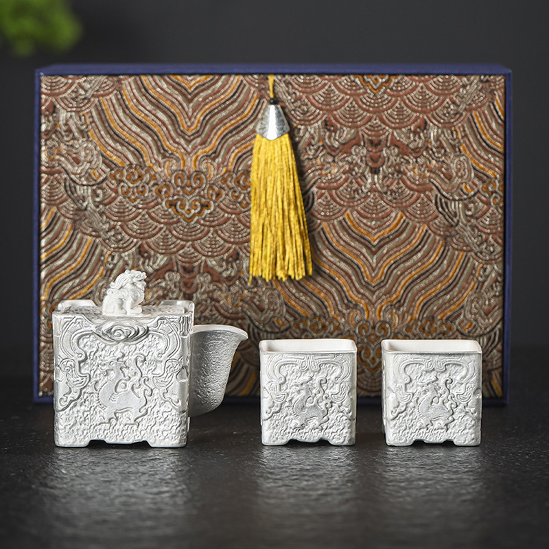 Bộ ấm chén trà bạc dát vàng, họa tiết rồng nổi vuông, bộ ấm chén Kung Fu dành tặng ông bà, giáo viên, lãnh đạo và cha mẹ nhân dịp Trung thu