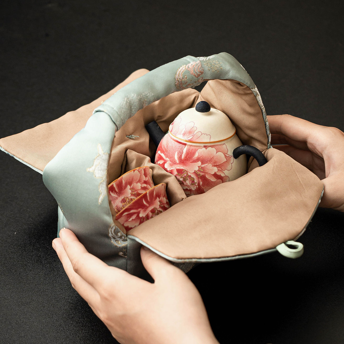 Ấm pha trà trắng mỏ đá, cốc trà, một ấm hai cốc gốm sứ, bộ nhỏ, hoa mẫu đơn sơn vàng, bộ trà du lịch ngoài trời di động