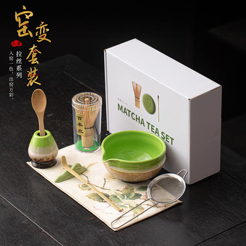 Bộ trà matcha kiểu Nhật gồm 8 món, trong đó có bộ ấm chén gốm sứ nung lò, kèm lưới lọc.