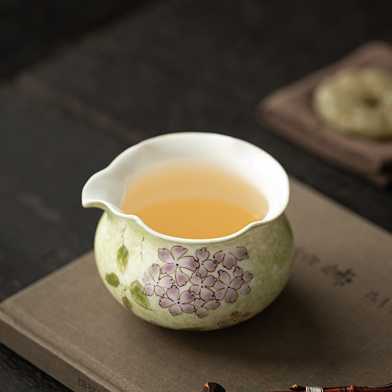 Cốc công bằng hoa cẩm tú cầu vẽ tay dụng cụ trà Kung Fu gốm sứ gia dụng cốc công dụng cụ chia trà kiểu Trung Quốc cốc trà đồng nhất phụ kiện trà đạo