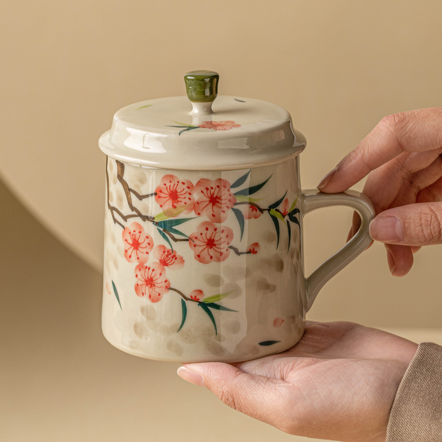Cốc uống nước bằng gốm sứ hoa đào vẽ tay, cốc uống nước gia dụng bằng gốm có nắp, cốc trà dung tích lớn dành riêng cho nữ