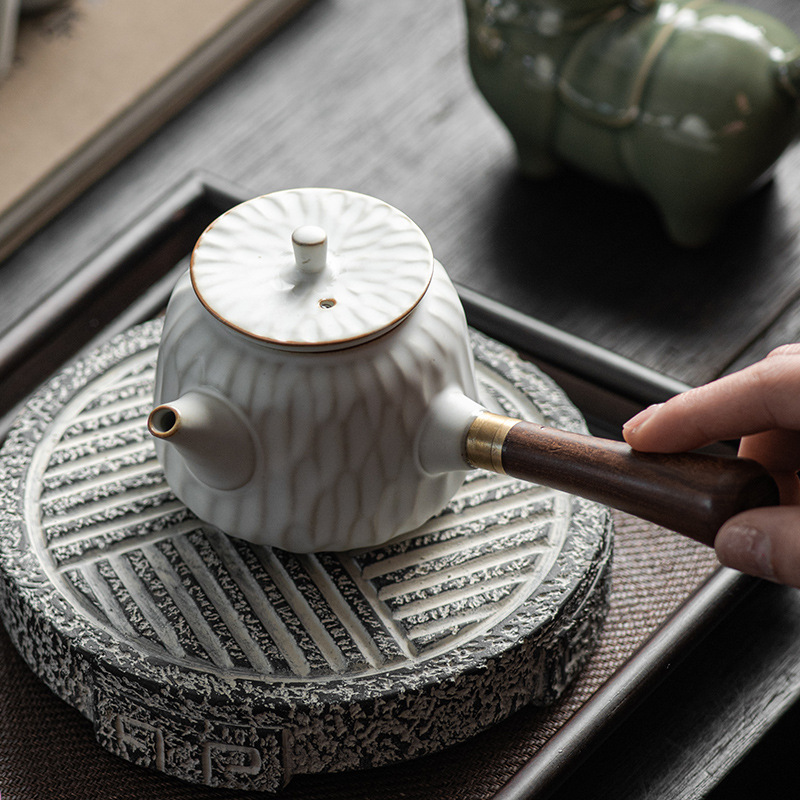 Ấm trà Kung Fu tay cầm bằng gỗ chống bỏng kiểu Nhật ấm trà đơn hình búa gốm lớn cổ điển bán buôn bộ trà gia dụng