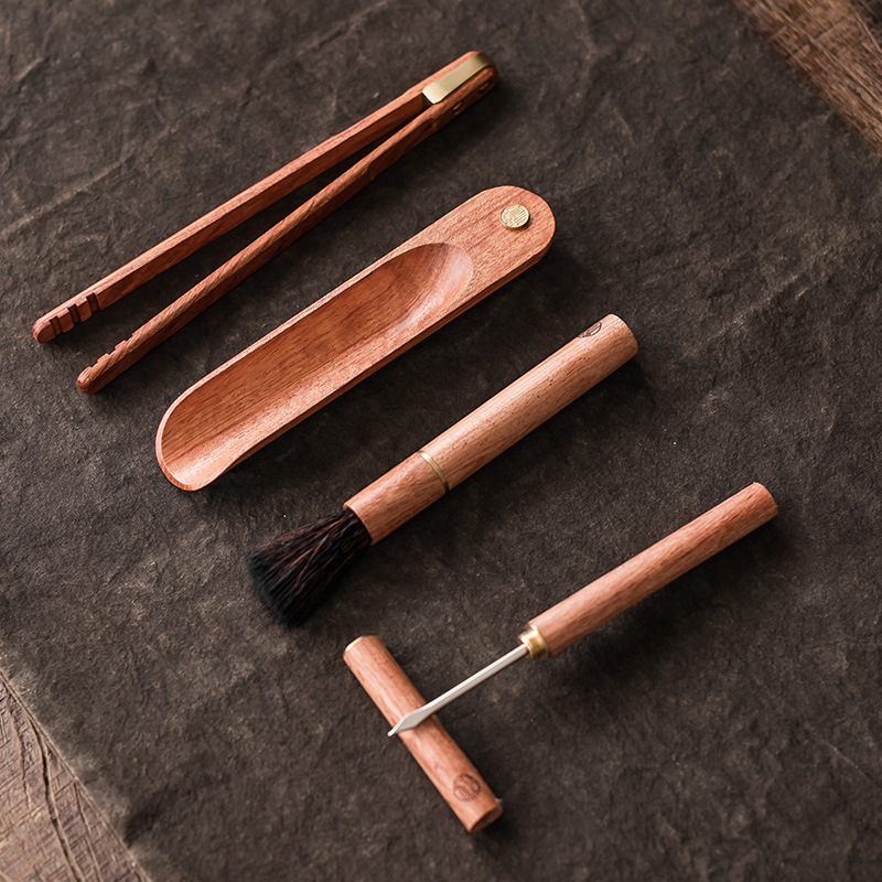 Bộ đồ trà sáu quý ông bằng gỗ rắn Phụ Kiện Dụng cụ lót tách trà gỗ Đàn hương đen trà đạo 6 quý ông dao trà cao cấp