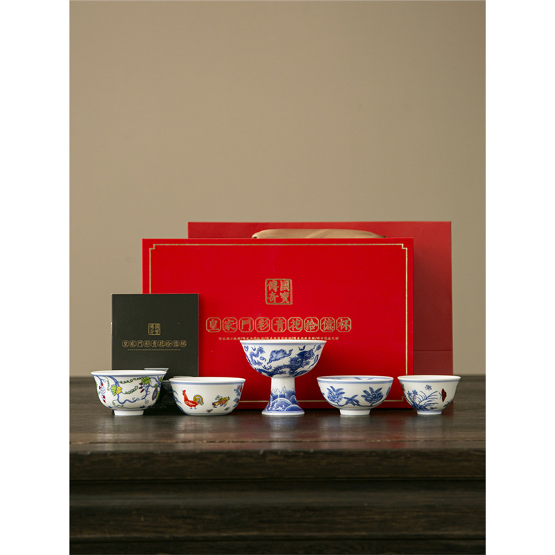 Royal Doucai Màu xanh và trắng Một trăm triệu Bộ tách trà cổ điển thời nhà Minh và nhà Thanh Bộ ấm trà cổ xưa hoài cổ Chén trà Chủ nhân