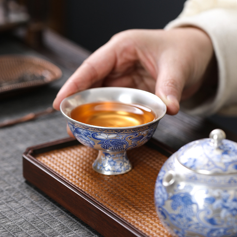 Di động xách tay du lịch 999 sterling bạc ấm chén gốm sứ trắng xanh hoa văn văn phòng quà tặng bộ trà quốc triều năm Nhâm Thìn