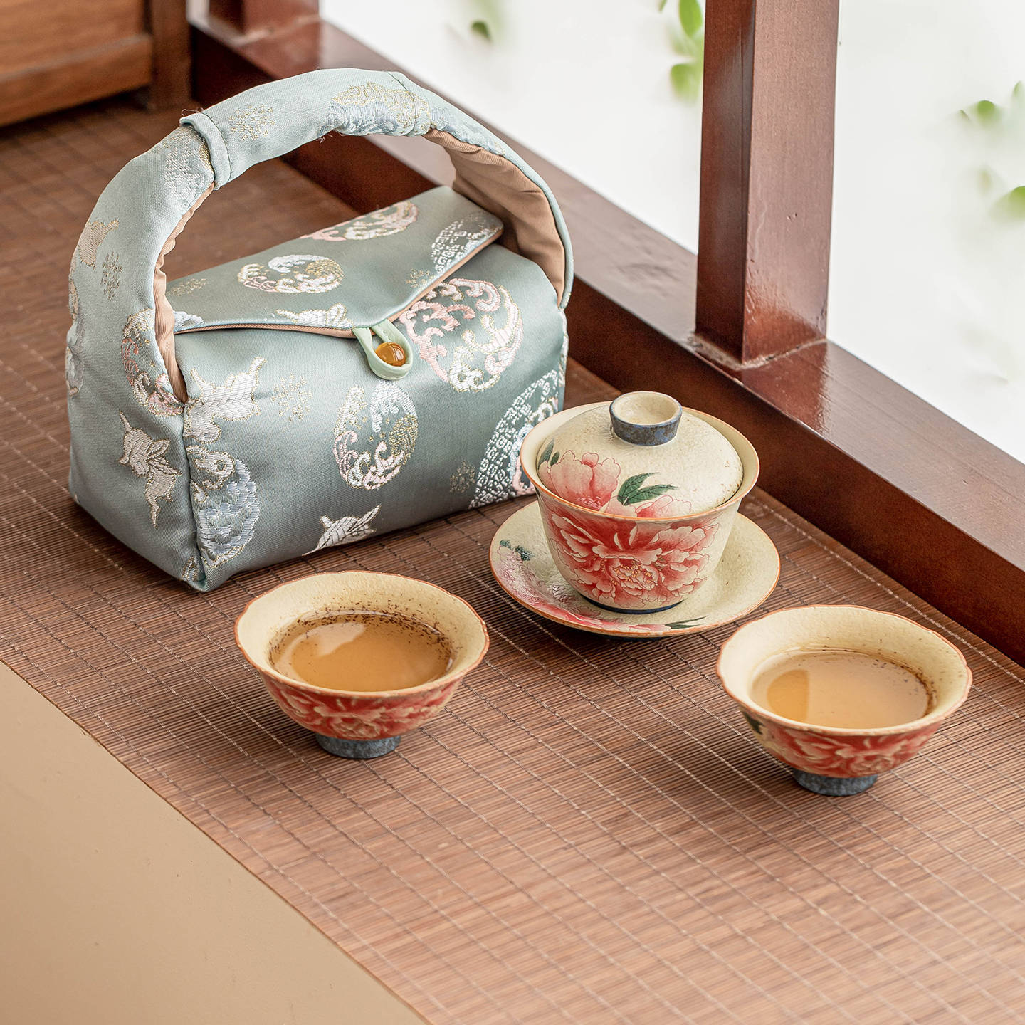 Bộ trà gốm sứ đỏ đá lửa trắng xanh có nắp bát du lịch ngoài trời bộ nhỏ túi đựng đồ xách tay quốc triều cốc khách nhanh