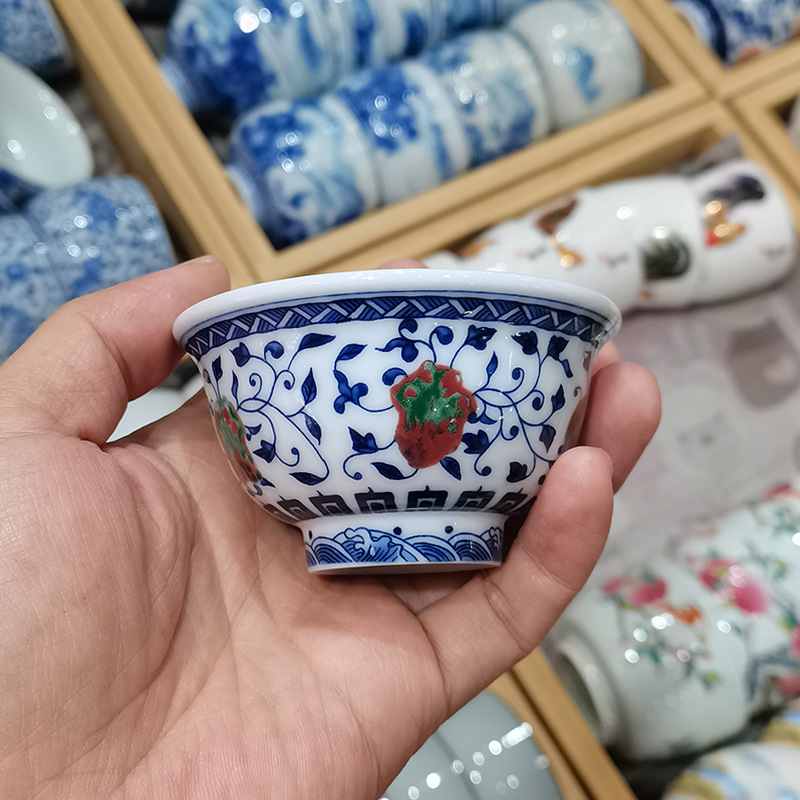 Sứ trắng xanh quấn cành sen cốc chủ nhân Jingdezhen gốm sứ ép tay cốc trà bộ trà Kung Fu cốc trà cốc trà đơn bát trà