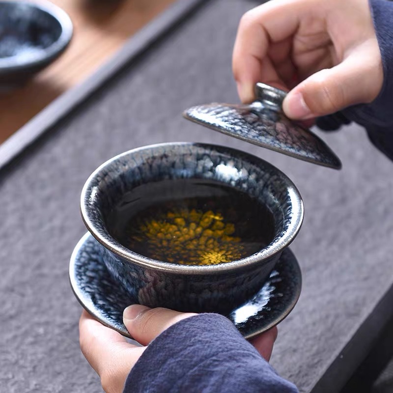 Jianyang Jianzhan Sancai có nắp đậy cốc trà giá đỡ dưới cùng lốp sắt thủ công, Phụ Kiện Bộ Trà Công Phu màu xanh Kỳ Lân trăm hoa