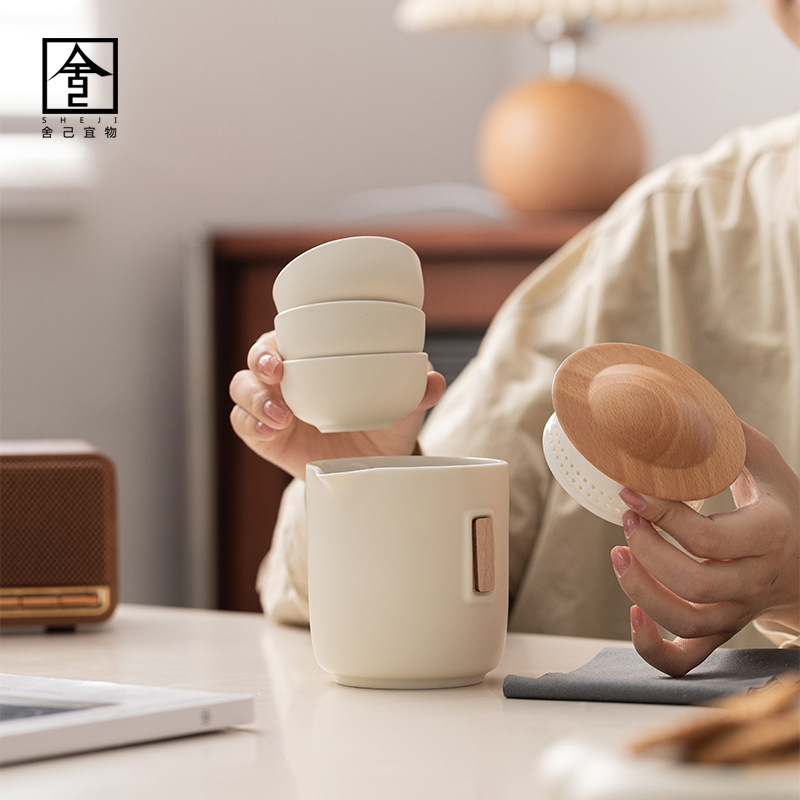 Một ấm ba cốc kem mũ tròn nhỏ màu vàng cốc khách nhanh cầm tay nhỏ tươi mát ấm pha trà ngoài trời chuyên dụng du lịch