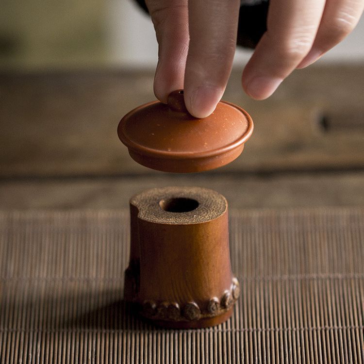 Giá đỡ nắp ấm bằng tre cũ, giá đỡ nắp ấm trà bằng rễ tre, giá đỡ nắp ấm bằng tre, giá đỡ nắp bát trà, phụ kiện trà đạo.