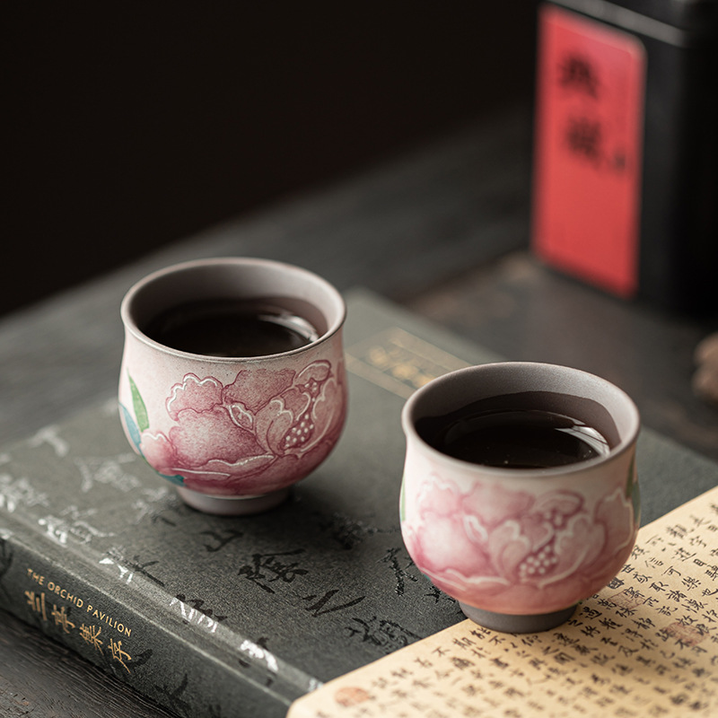 Cốc chủ nhân hoa mẫu đơn trang điểm nhẹ bùn đá cũ cốc trà kung fu gia dụng cốc trà gốm sứ thủ công kiểu Trung Quốc cốc trà cá nhân