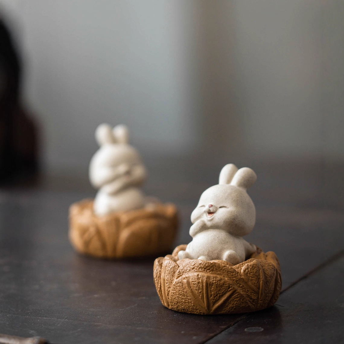 Thú cưng trà bắp cải thỏ cát tím ngồi dưới đất kiếm tiền, đồ trang trí khay trà chơi trà, phụ kiện Bộ trà điêu khắc nhỏ