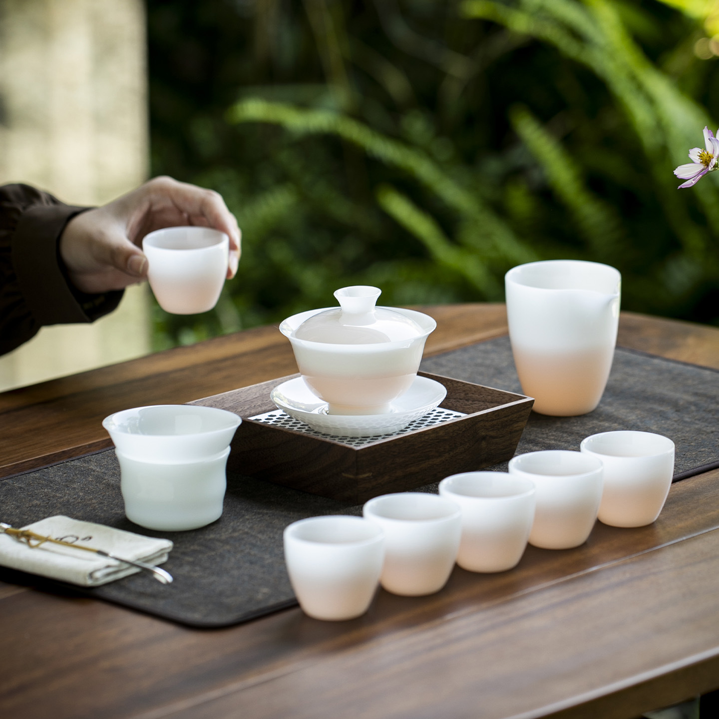 Bộ ấm trà cốc sứ trắng ngọc bích bộ ấm trà cao cấp văn phòng gia đình bộ quà tặng lãnh đạo khách hàng