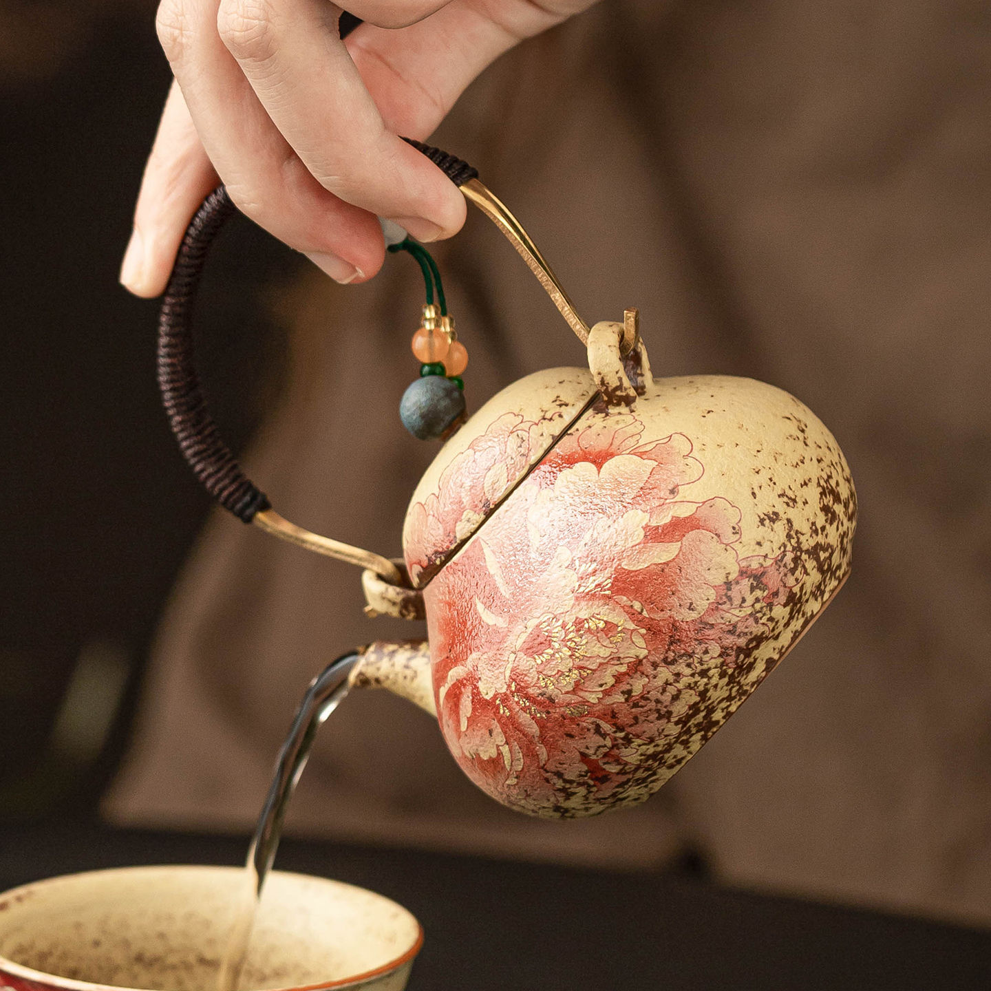 Ấm trà đỏ đá lửa trắng xanh ấm trà hoa mẫu đơn vẽ tay gốm sứ tinh tế ấm tách nước trà mới