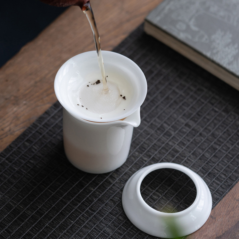 Băng loại sứ trắng mỡ cừu ngọc lọc trà tích hợp lọc trà lọc trà lưới pha trà bộ trà Kung Fu bán buôn trà gốm sứ