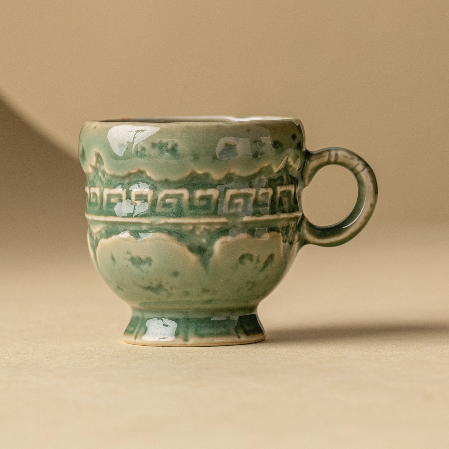 Nhà máy Yue Kiln Bộ trà men ngọc Chén trà chân cao Qingyun Cốc trà gốm sứ Cốc chủ cổ Cốc trà