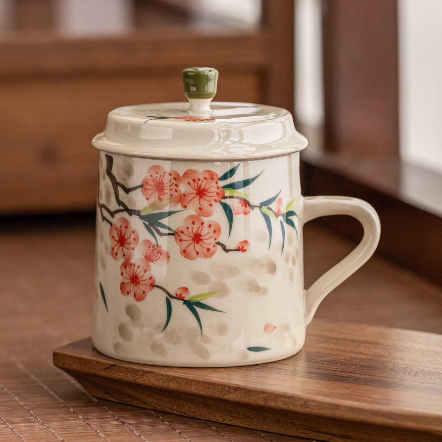 Cốc uống nước bằng gốm sứ hoa đào vẽ tay, cốc uống nước gia dụng bằng gốm có nắp, cốc trà dung tích lớn dành riêng cho nữ