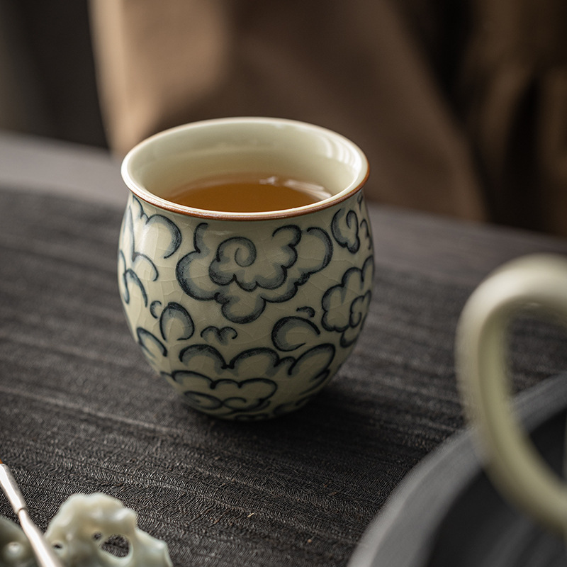 Cốc trà vẽ tay Ruyao, bộ trà Kung Fu, cốc đơn màu xanh và trắng tráng men thủ công Jingdezhen, cốc trà mây tốt lành, cốc trà ngon