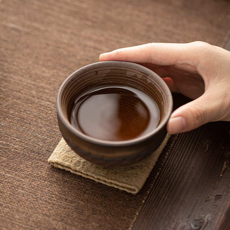 Cốc chủ nhân hình dao nhảy tráng men mạ vàng, cốc trà, bộ trà công phu gốm sứ, cốc trà, cốc đơn thủ công cổ điển