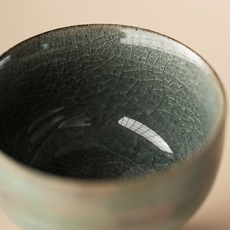 Borneol tráng men gốm vẽ tay hoa cúc cao cốc uống trà bộ trà Kung Fu đồ gia dụng cốc trà tặng bạn bè quà lưu niệm