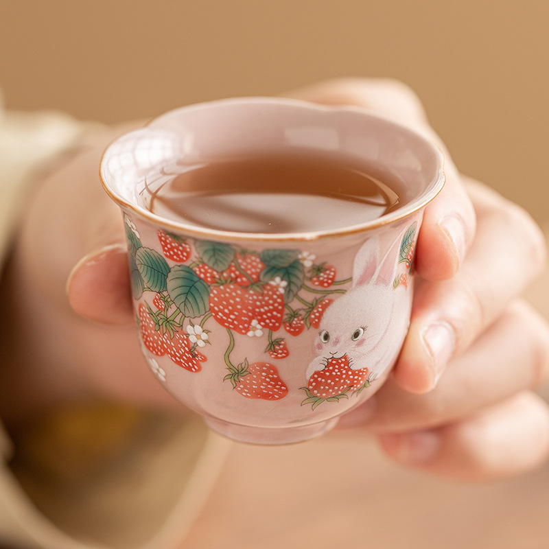 Cốc trà nhỏ hình thỏ dâu cốc cánh hoa cốc chủ nhân giá trị cao cốc đơn bộ trà gốm sứ Trung Quốc cốc trà