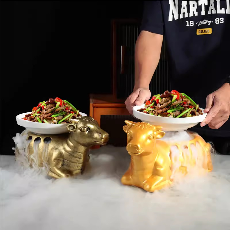 Đĩa Nhà hàng với đá khô hình con bò vàng, Bộ đồ ăn sáng tạo, nhà hàng khách sạn nổi bật, mạng lưới nhà hàng, món ăn nghệ thuật Red Bull