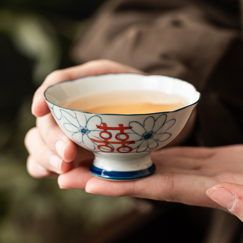 Cốc trà gốm sứ cốc cưới cốc trà vẽ tay hoa cúc hạnh phúc đôi cốc miệng hoa chân cao cốc trà Kung Fu cốc chủ nhân cốc đơn