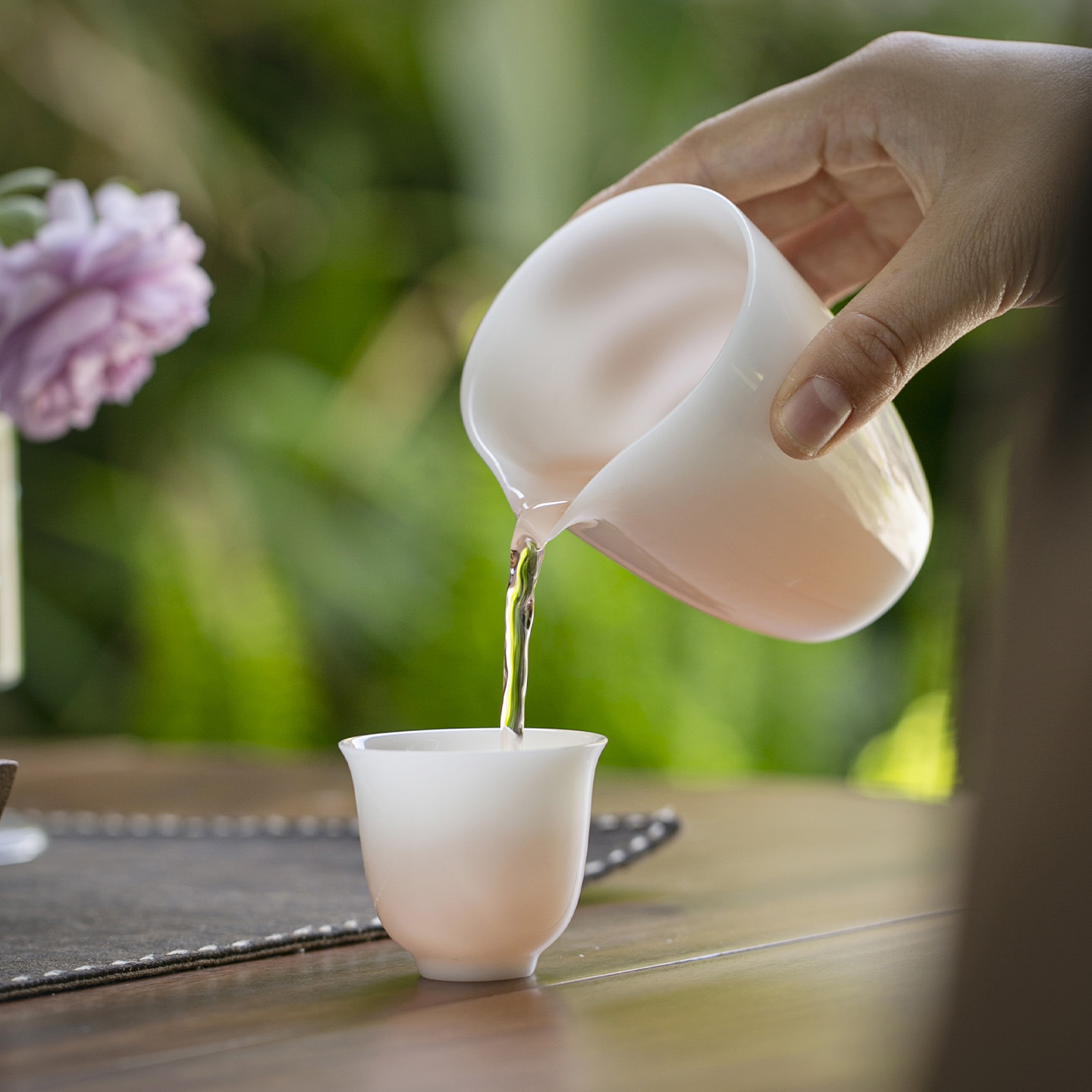 Bộ hộp quà bộ trà sứ trắng ngọc bích Bộ trà cốc có nắp sứ trắng Dehua Bộ trà tặng khách hàng