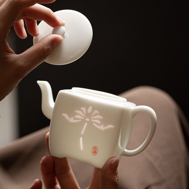 Ấm vuông tinh xảo ấm trà gốm sứ gia dụng dụng dụng cụ trà Kung Fu ấm đơn ấm pha trà chạm khắc sáng tạo có dụng cụ pha trà lọc