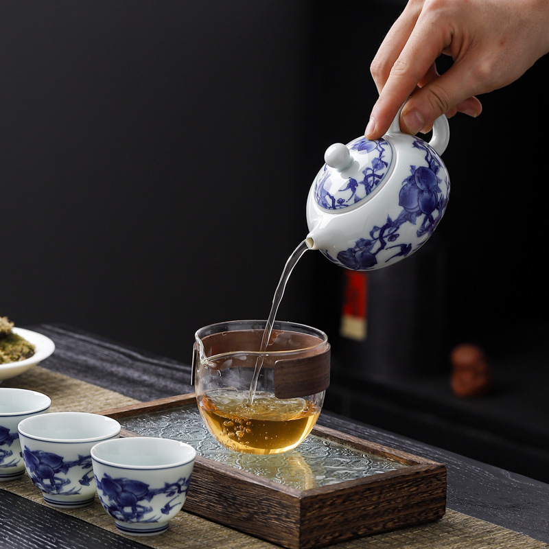 Ấm pha trà xanh trắng tráng men tinh xảo ấm trà bộ trà bộ nhỏ bộ ấm bốn ly du lịch xách tay gia dụng