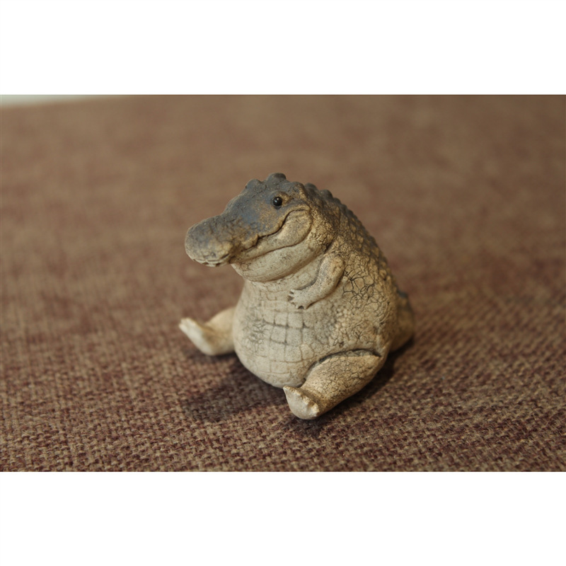 Bán buôn vật nuôi trà cát tím Nghi Hưng đồ trang trí thủ công cá sấu bé có thể nuôi trà may mắn chơi bàn trà trang trí bàn trà