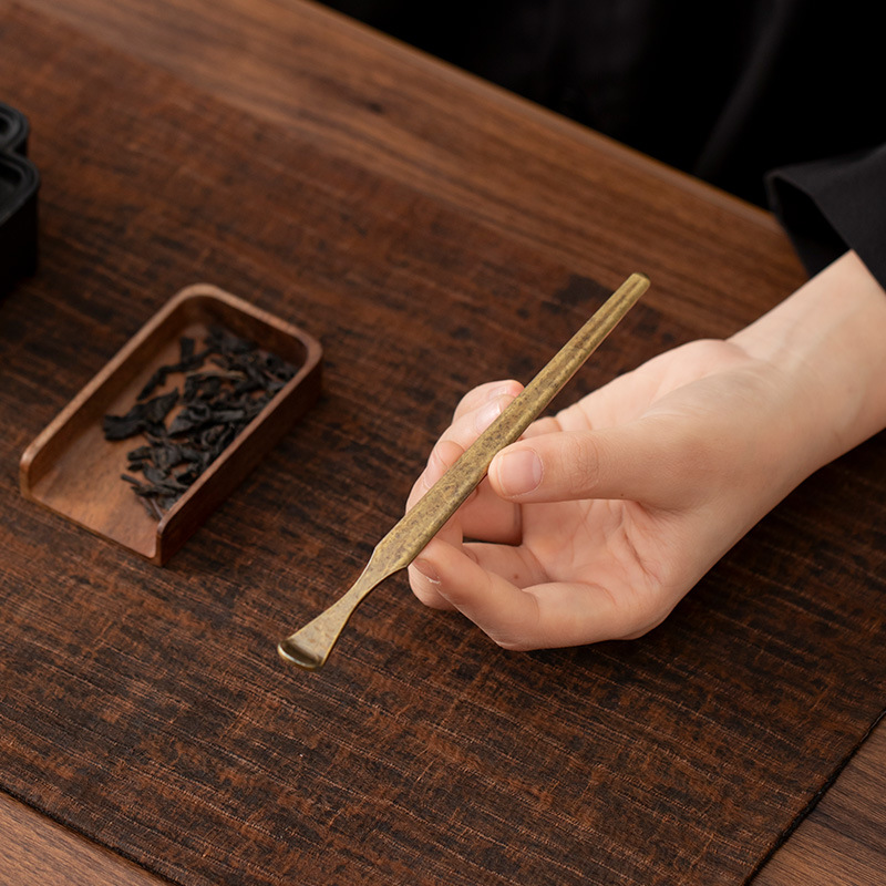 Cốc trà cổ điển dụng cụ pha trà kim loại Trung Quốc chọn trà gia dụng phụ kiện sáu quý ông chọn trà muỗng cà phê trà sen sáng tạo đơn giản