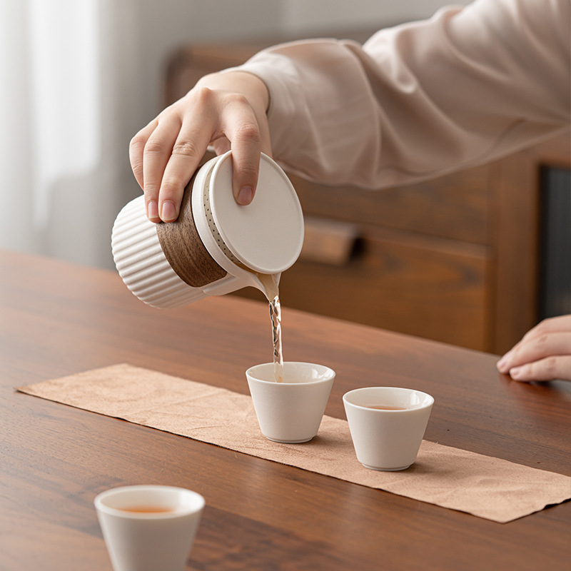 Bộ ấm trà du lịch di động Bộ ấm trà Kungfu gốm cắm trại ngoài trời một ấm Ba cốc