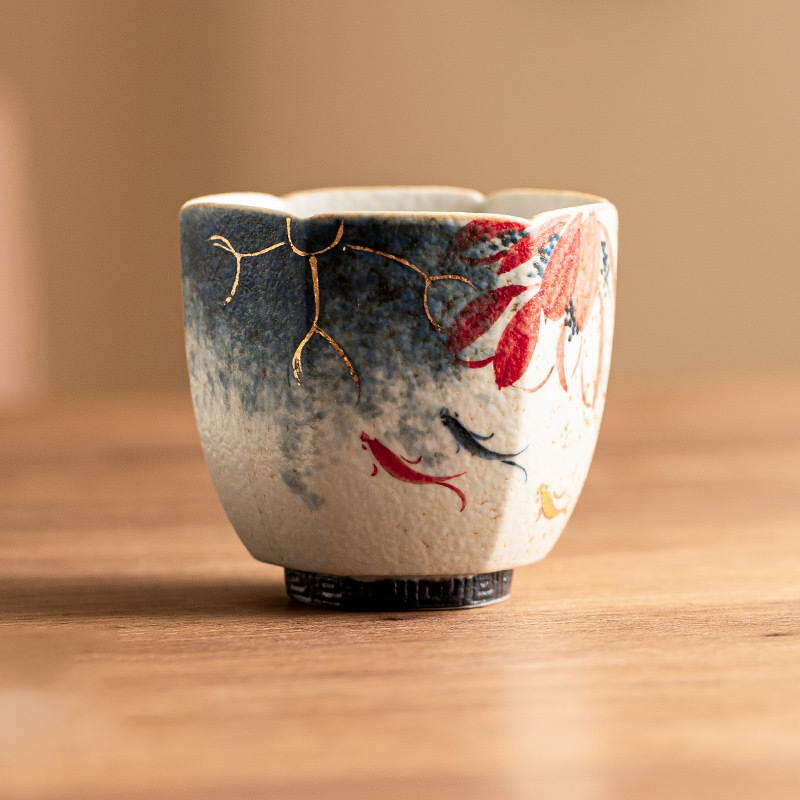 Nhà máy màu xanh và trắng, đá lửa đỏ, cốc chủ cao cấp, vẽ tay vàng, hoa sen, cá koi, cốc trà gốm sứ, cốc trà