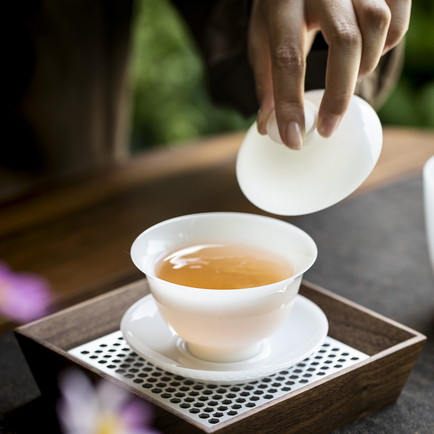 Bộ ấm trà bằng sứ trắng ngọc bích một bát sáu cốc cốc công bằng bộ lọc bộ ấm trà sứ trắng Dehua hộp quà tặng