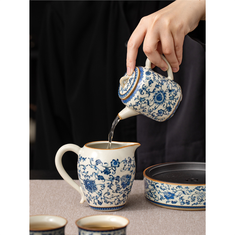 Ấm trà hình vuông màu xanh và trắng với hoa sen ở Ru Kiln để pha trà gia dụng cao cấp 2024 mới gốm sứ đơn bán buôn