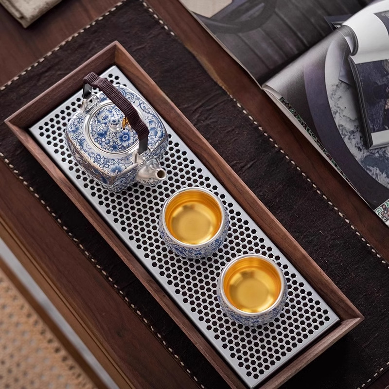 Bộ ấm chén trà Kung Fu cao cấp năm 2025, chất liệu gốm sứ, họa tiết hoa sen xanh trắng, mạ vàng mới.