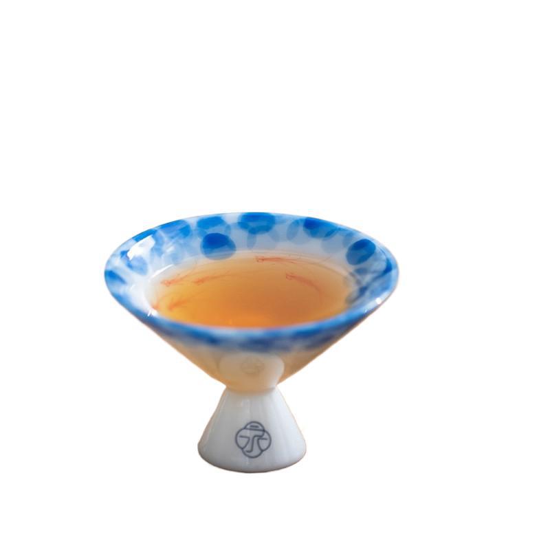 Băng cao cấp ngọc sứ vẽ tay cá chơi tách trà chủ cốc sứ trắng nhẹ sang trọng tặng gia dụng cốc thơm cá nhân