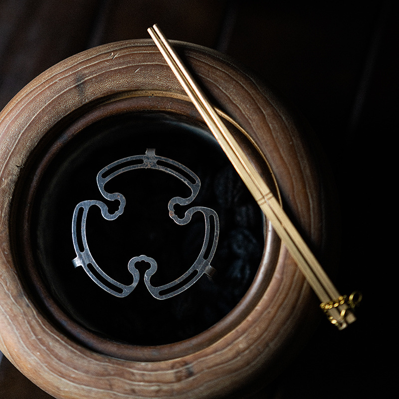 Nồi sắt mới đế đèn cồn nguyên bản bếp ngoài trời chân gỗ chân đế bếp lửa khung bếp lò