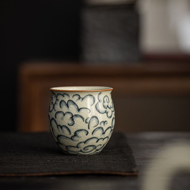 Cốc trà vẽ tay Ruyao, bộ trà Kung Fu, cốc đơn màu xanh và trắng tráng men thủ công Jingdezhen, cốc trà mây tốt lành, cốc trà ngon