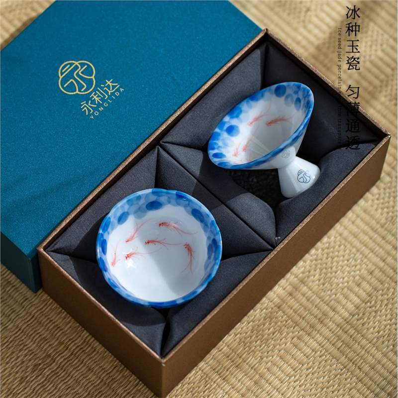 Băng cao cấp ngọc sứ vẽ tay cá chơi tách trà chủ cốc sứ trắng nhẹ sang trọng tặng gia dụng cốc thơm cá nhân