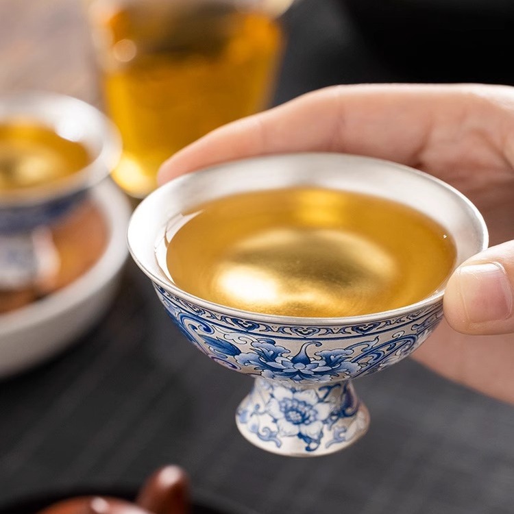 Chén trà mạ bạc màu xanh và trắng văn hóa và sáng tạo của Tử Cấm Thành