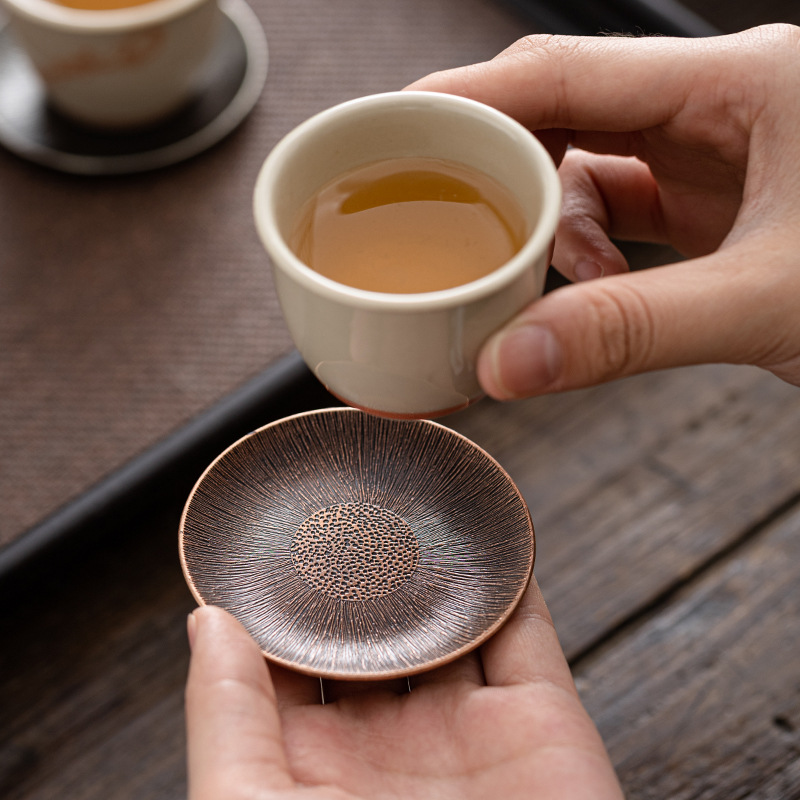 Đế cốc nhỏ bằng đồng cổ kiểu Trung Quốc đế cốc trà cách nhiệt hợp kim làm Đĩa trà cũ Phụ Kiện Bộ trà Kung Fu có kệ đựng đồ